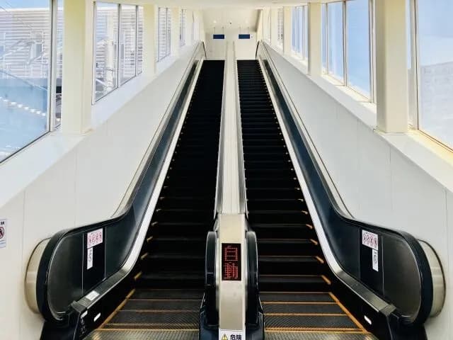 エスカレーターを歩くな！！←じゃあもっと速く回せや