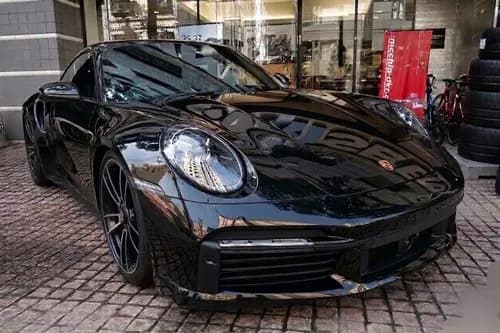 【悲報】スポーツカーの頂点の車さん、つぶらな瞳すぎるｗｗｗｗｗｗｗｗｗｗ