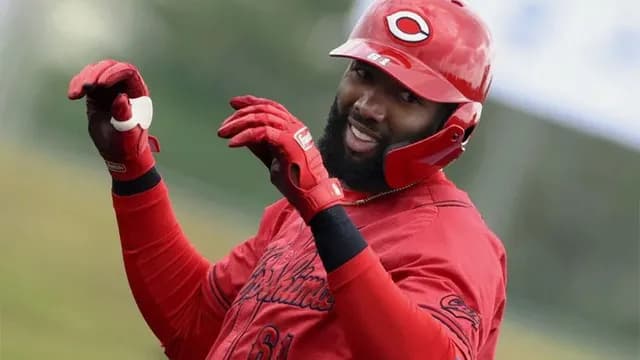 カープファビアン、無期限で2軍調整。打率.169はセ最下位。藤井ヘッド「守備も打撃も迷っている。モヤモヤしている」