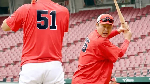 カープ新井監督、ドラ1平川蓮に熱血指導「ワンポイントだけ」