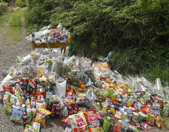 【画像】安達優希くんの献花台、ガチで限界突破