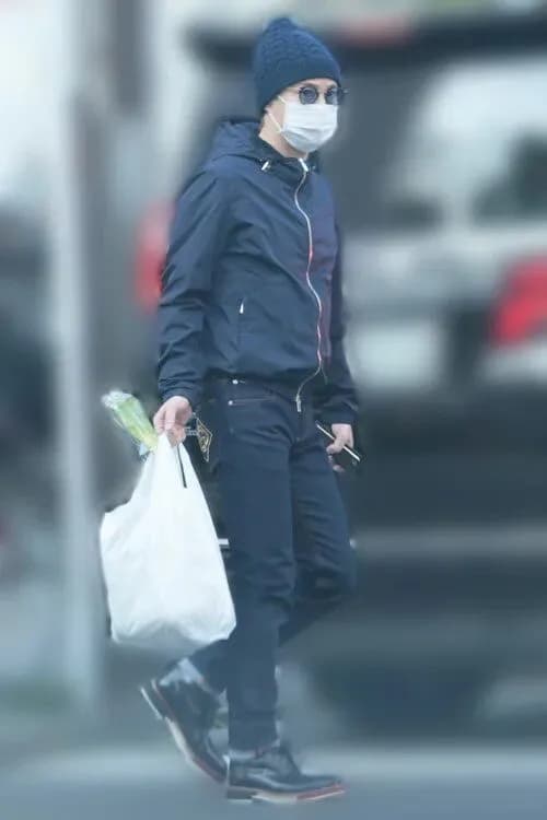 【悲報】40歳さん、パーカーを着ただけで「ダサい」認定されてしまうｗｗｗｗｗｗｗｗｗｗ