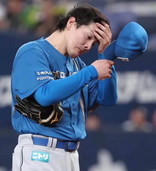 有原航平さん、4回途中8失点で防御率8.23
