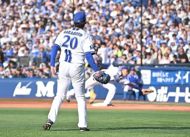  【ＤｅＮＡ】相川監督が顔をしかめた坂本裕哉の〝Ｗエラー〟　投内連携で重大ミス