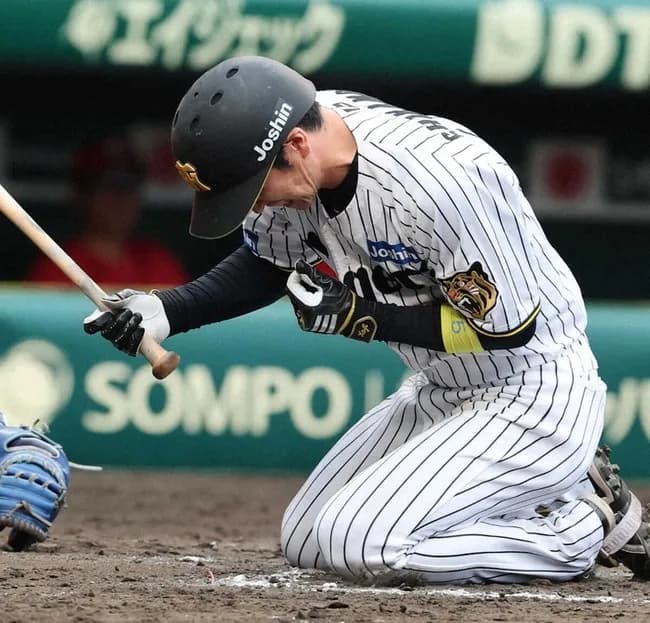 阪神　近本光司が左手首に死球受けて途中交代「僕の口から言えることはありません」病院に直行