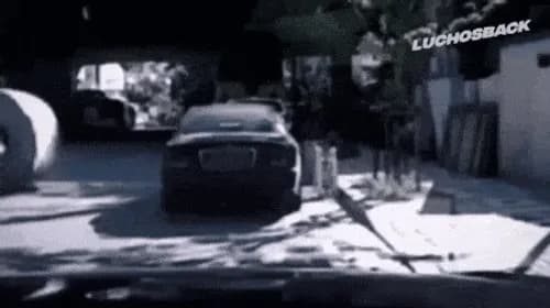 【動画】重いものを止めようとした男さん、マリオカートみたいになってしまうｗｗｗｗｗｗｗｗｗｗ