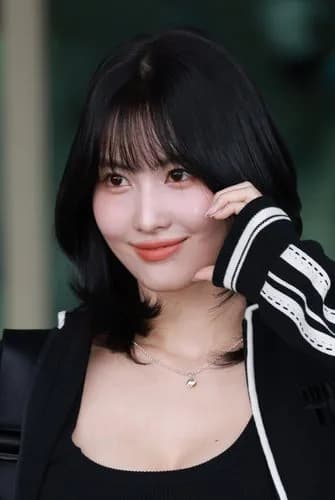 【悲報】TWICEモモさんの“だらしない”ドレス、「直してあげてよ」と物議・・・・・・・・・