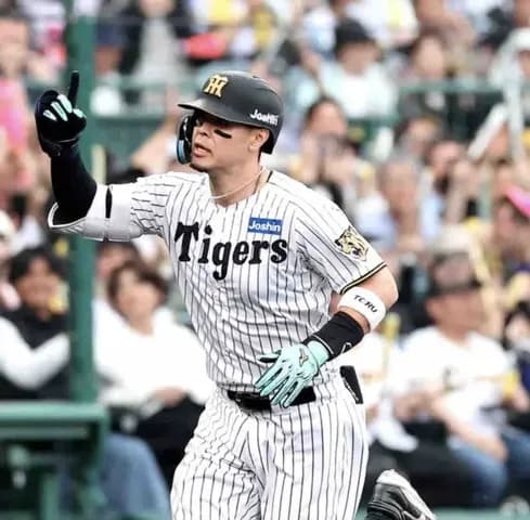 阪神・佐藤輝Ｖ弾で首位奪取　藤川監督セ最速タイ１００勝祝砲「もっと上にいけるように僕たちも頑張ります」