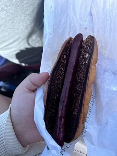 【悲報】フレッシュネスバーガーさん、黒焦げのホットドッグを客に提供して「普通です」と半ギレしてしまうｗｗｗｗｗｗｗｗｗｗ