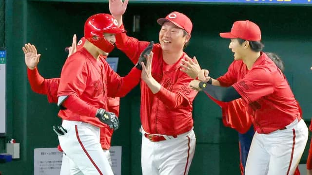 カープ今季最多18安打11得点で大勝！坂倉2号4打点！矢野1号3ラン！佐々木2号！持丸プロ初打点＆猛打賞！床田8回1失点で今季初勝利！【広島11-1巨人/試合結果】