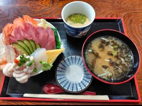 【悲報】海鮮丼1200円ｗｗｗｗｗｗｗｗｗｗ