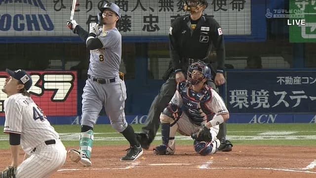 佐藤輝明、会心のホームラン！ 森下に追いつき三冠王に