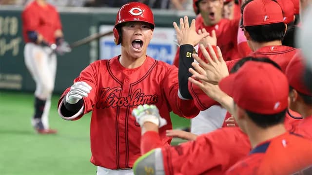 カープ坂倉〝劇的〟逆転3ラン！平川ノーノー阻止打！玉村5回1失点！抑え捕手坂倉×中崎締めで大逆転勝利！【広島3-2巨人/試合結果】