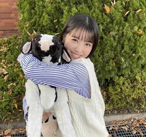 【画像】おもしろ荘の浜辺美波ちゃんを貼り続けるスレ