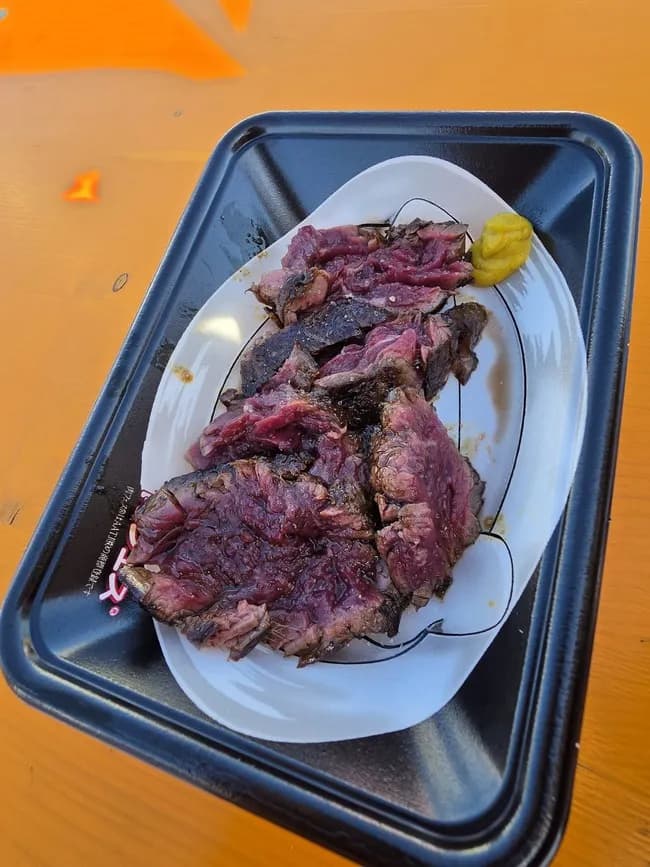 【画像】肉フェスで1400円で売られてる肉ｗｗｗｗｗｗｗｗｗｗｗ