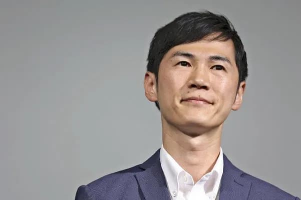 【悲報】石丸信二さん、「大学4年間で彼女いませんでした。。。」