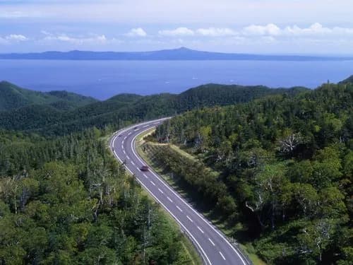 【悲報】GWに女性さん2人がレンタカーで北海道旅行するも事故って1人死亡してしまう・・・・・・・・・