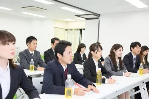 【悲報】最近のZ世代さん「自分で考えろって言われるのダルい。マニュアル寄越せ」ｗｗｗｗｗｗｗｗｗｗ