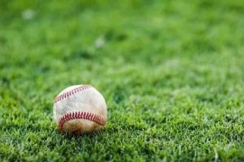 【疑問】守備下手な外野手、なんでレフト？センターに置けばよくね？