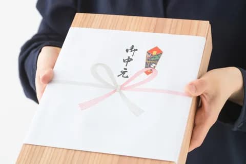 (ヽ´ん`)「菓子折り用のお菓子だから自分用に買うのは恥ずかしいけど気になる」