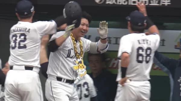強打者古賀、今季1号の3ランホームラン！