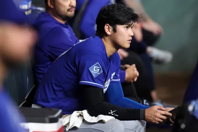 【悲報】ロバーツ監督「明日の大谷は二刀流中止、それが全員にとって最善の形」