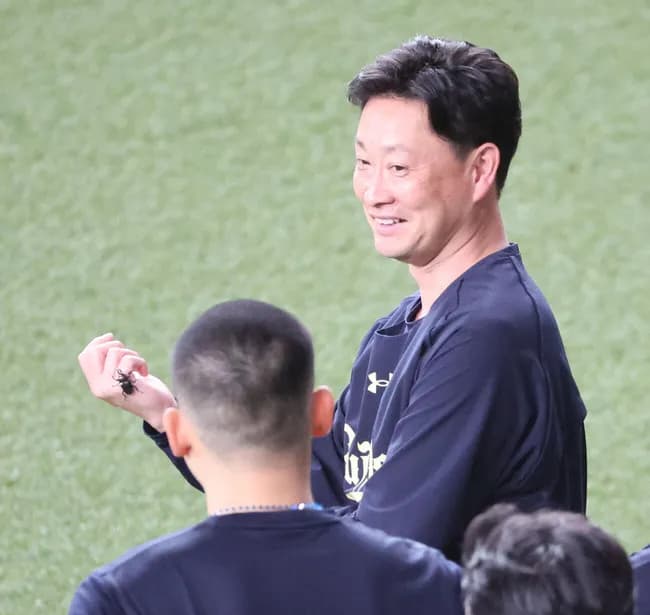 【オリックス】吉田「監督、クワガタいます！」椋木「監督めっちゃ嬉しそう」入山「ムシキングで見たやつだ！」【ニジイロクワガタ】