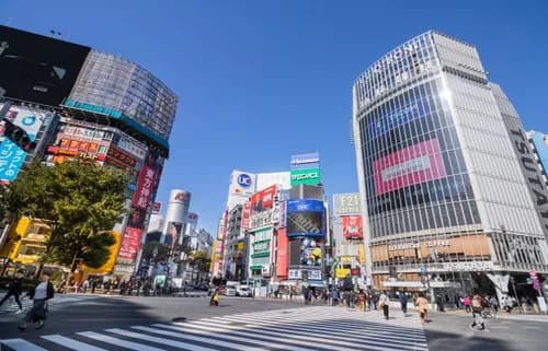 【悲報】東京さん、若者がおぢを嫌いすぎて都心に来なくなりイオンの方が若者多い状態になってしまうｗｗｗｗｗｗｗｗｗｗ