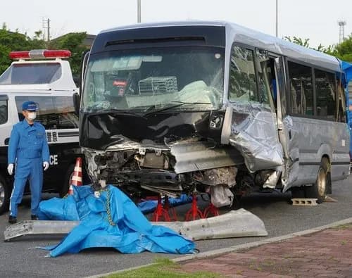 【悲報】高校生死亡バス事故の運行会社さん「ボランティアです、運転手は知らないおじさんです」・・・・・・・・・