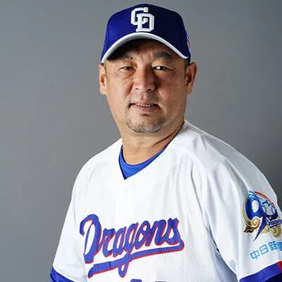 三冠王松中さんてなんで中日のコーチなんかやってんの？？？