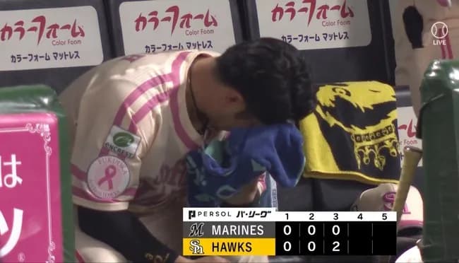 SB近藤健介、試合中に号泣