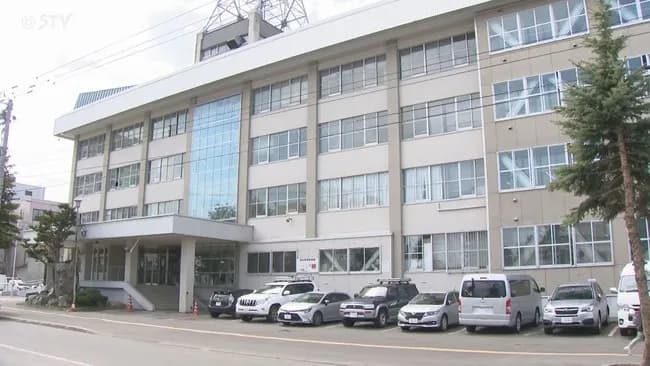 旭川市役所を訪れたおじいちゃん、男性職員に体当たりをして公務執行妨害で現行犯逮捕