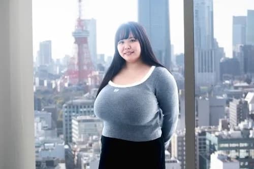【悲報】Mカップバスト星宮すみれさんの"メガボディ"、ガチで規格外すぎるｗｗｗｗｗｗｗｗｗｗ