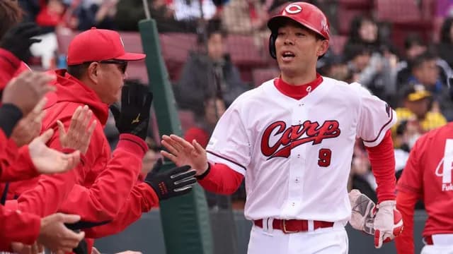 カープ秋山翔吾にアクシデント発生？3回守備から途中交代