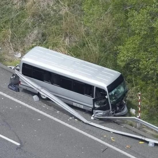 磐越道マイクロバス事故　運転の男、数カ月前から複数回事故繰り返していた