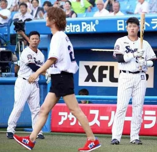 【悲報】氷川きよしさん「3歳の時からずっと孤独感や違和感を抱えてきた」と吐露してしまう・・・・・・・・・