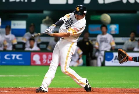 【悲報】ソフトバンク柳田、2000本安打も300本塁打もピンチｗｗｗ