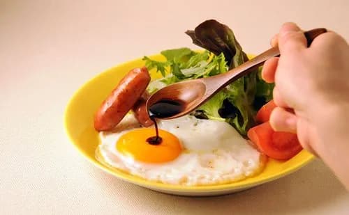【悲報】目玉焼きに醤油派さん、ガチで異端者だったｗｗｗｗｗｗｗｗｗｗ