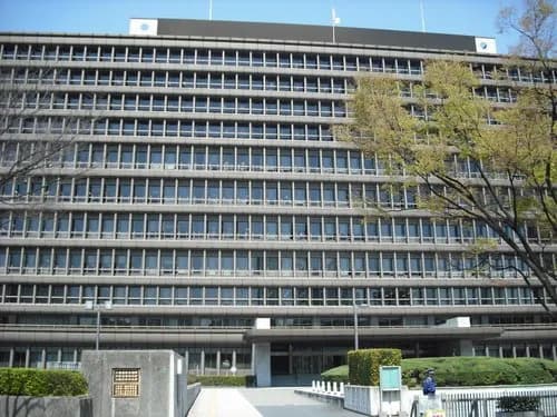 【悲報】女児10人に性加害した男さん、無期懲役だけで済んでしまう・・・・・・・・・