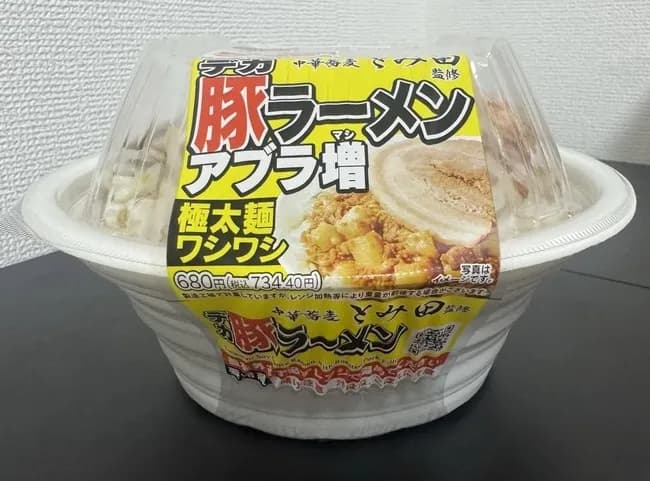 【画像】セブンイレブンの二郎系ラーメン、カロリー1446kcal、重さは1101gで草
