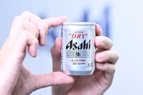 【爆笑】すごく小さい缶のビールの使い道、ガチでヤバすぎるｗｗｗｗｗｗｗｗｗｗ