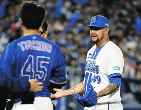 【中日】土田の頭部に151キロ直撃！DeNA・ルイーズ、危険球退場も「なぜ？」のポーズ繰り返す