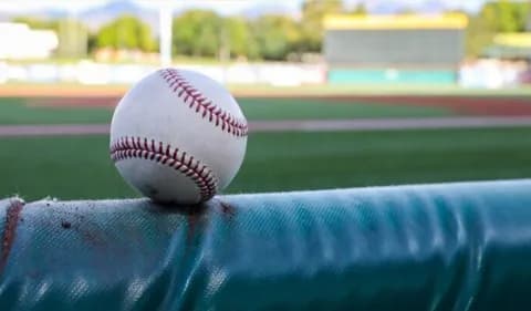 キャッチャー「ずっとしゃがみっぱなしです、サイン大量に覚えます」←これ地味に一番キツくね？ｗｗｗ