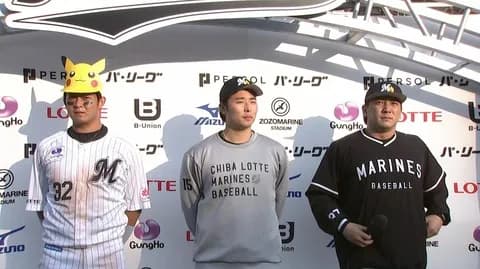 佐藤都志也(サトシ)さん、ピカチュウをつけてお立ち台に