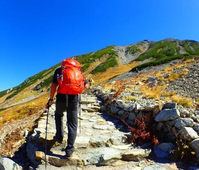 登山「達成感あります、金かかりません、痩せます」←お前らがやらない理由wwwwwww