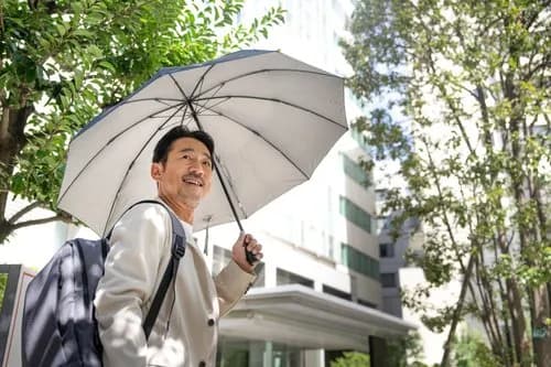 【悲報】日傘男子さん、ガチで出没し始めてしまうｗｗｗｗｗｗｗｗｗｗ