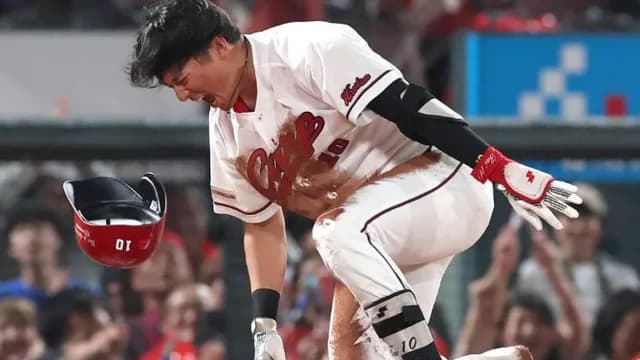 カープ佐々木同点3塁打！菊池＆小園反撃打！森4回3失点も塹江回跨ぎ0封！高＆遠藤好投も中崎がスクイズで決勝点許す【広島3-4DeNA/試合結果】