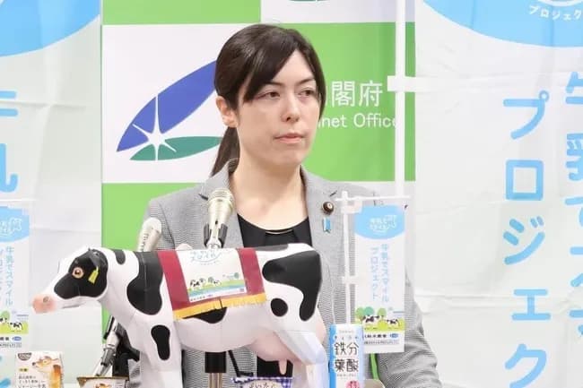 【悲報】記者「永住権について…」小野田紀美「ギャオオオオオン！日本には永住権はない！永住を許可してやってるだけなんだああああ」