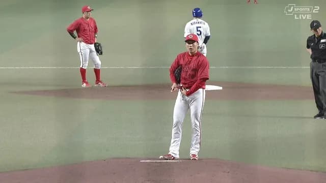 広島・栗林に謎のアクシデント　小走りでベンチ裏へ → スッキリした顔つきで戻ってくる