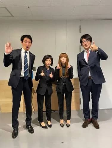 【悲報】双子女芸人さん、男性ファンの行動に「触らないで下さい」と苦言・・・・・・・・・